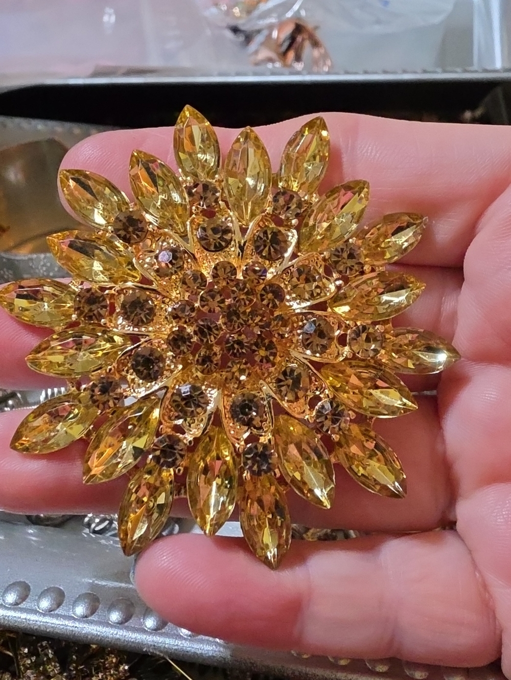 A27- Stunning Yellow Crystal Flower Brooch - Elegant Sparkling Pin